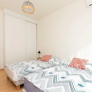  Apartment Violet, Bord De
