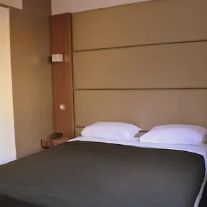 Hotel Schtak, Cannes